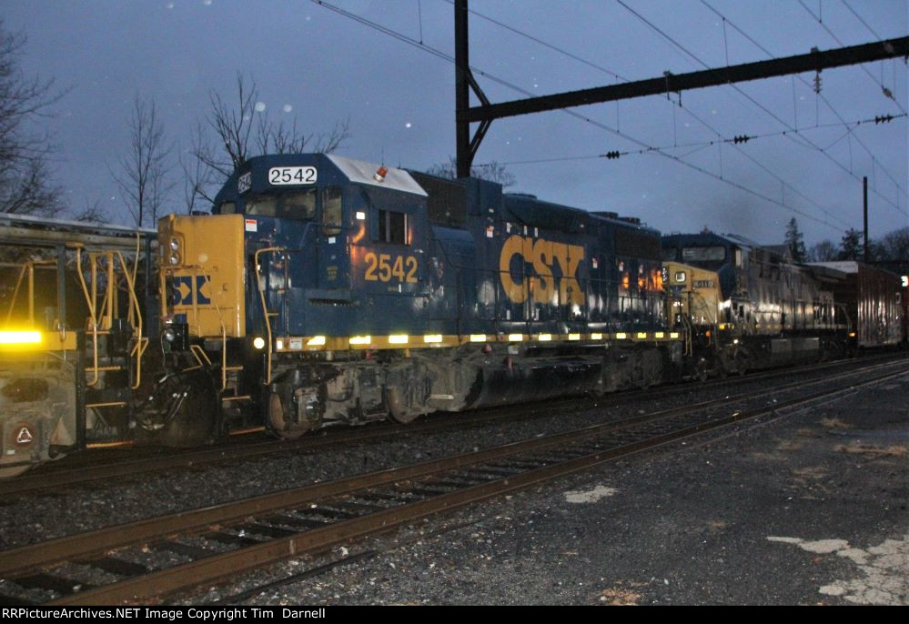 CSX 2542 on Q410-02